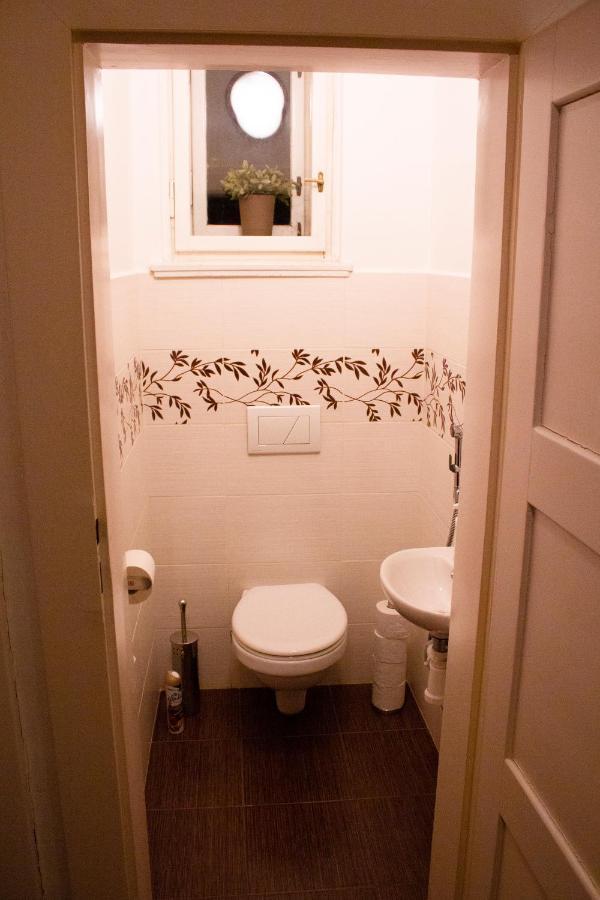 Blue Apartment In Beautiful English Style Garden With Atmosphere Praha Eksteriør bilde