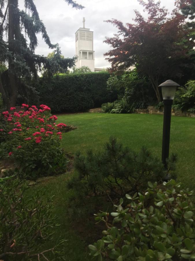 Blue Apartment In Beautiful English Style Garden With Atmosphere Praha Eksteriør bilde