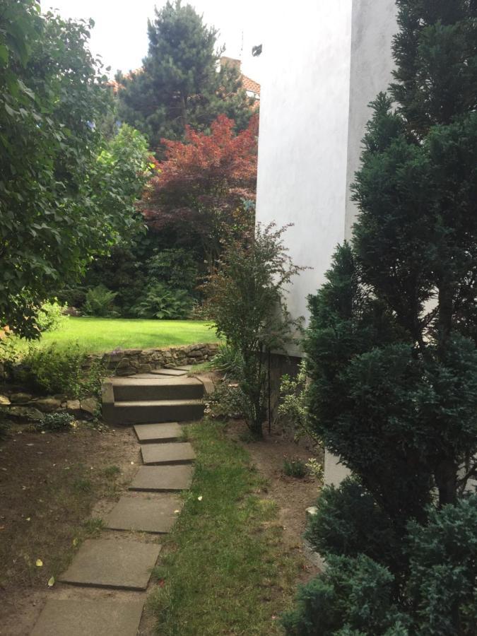 Blue Apartment In Beautiful English Style Garden With Atmosphere Praha Eksteriør bilde